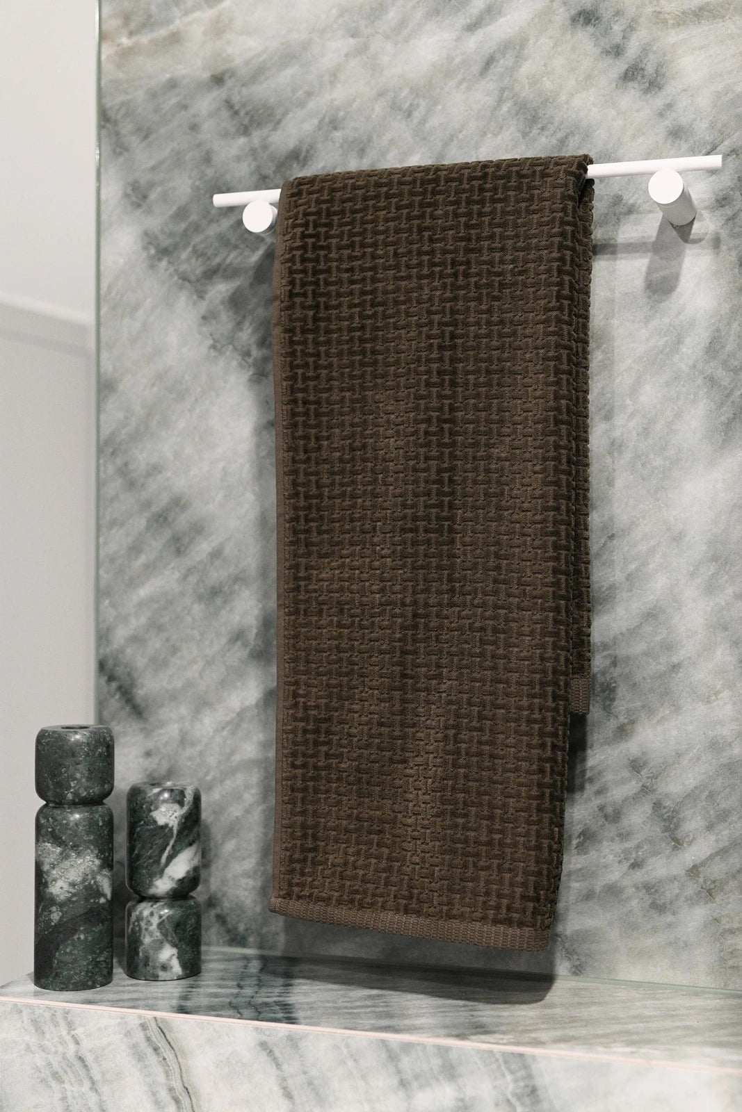 Weißer Handtuchhalter TOMZO