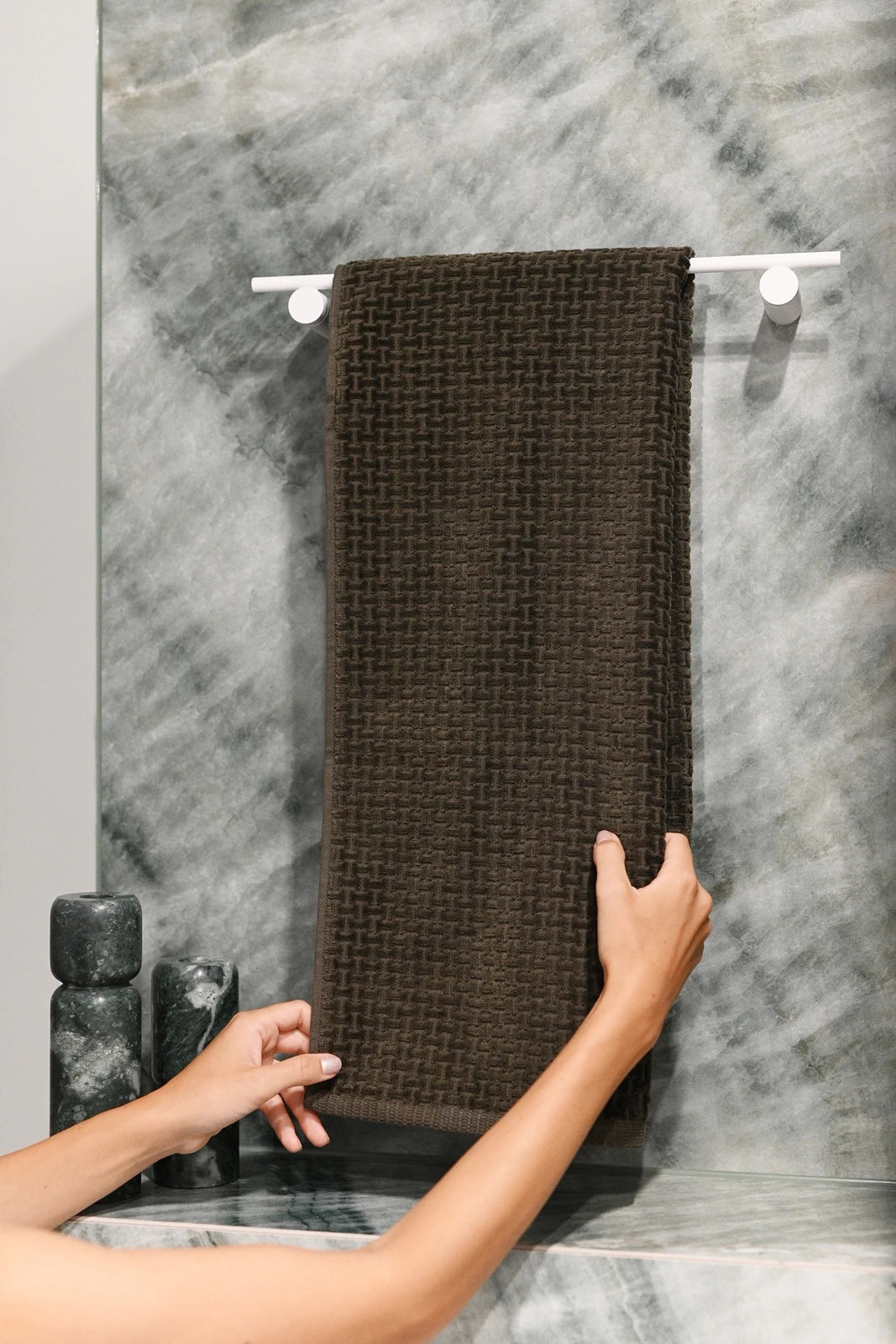 Weißer Handtuchhalter TOMZO