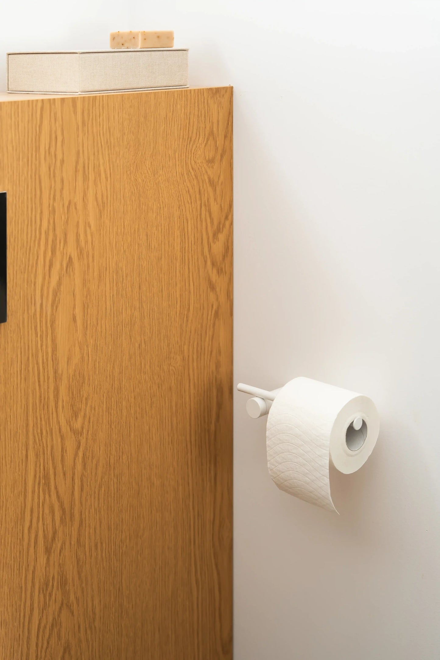 Weißer Toilettenpapierhalter SEREN