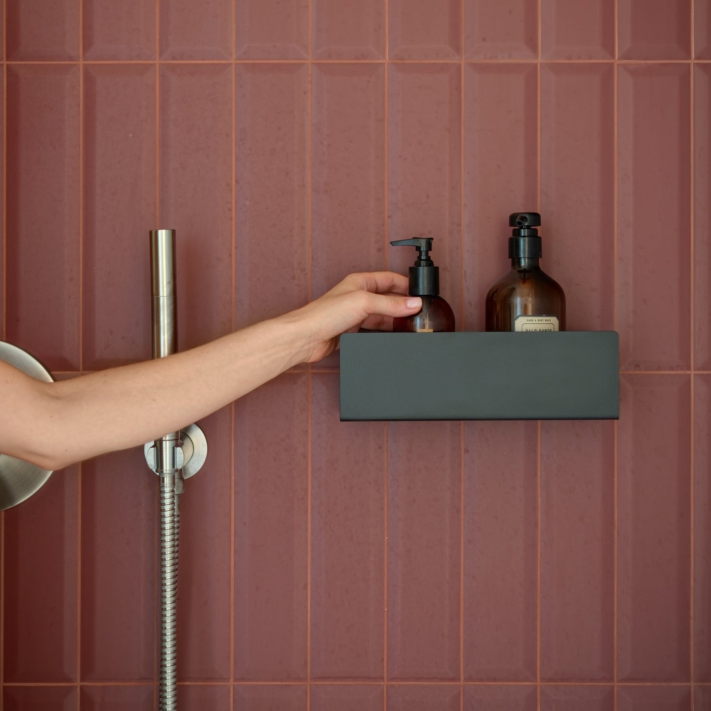 Schwarze DOCIA Duschablage