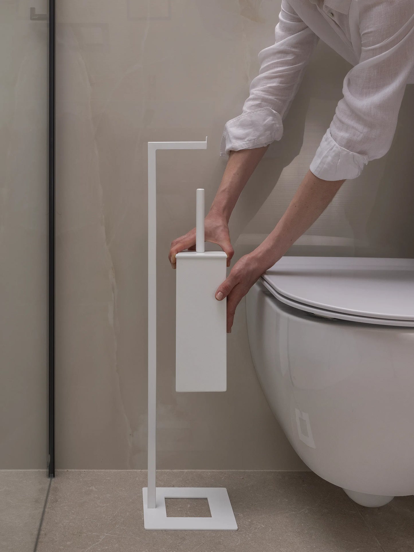 Weißer QUARIO Toilettenpapierständer mit Toilettenbürste