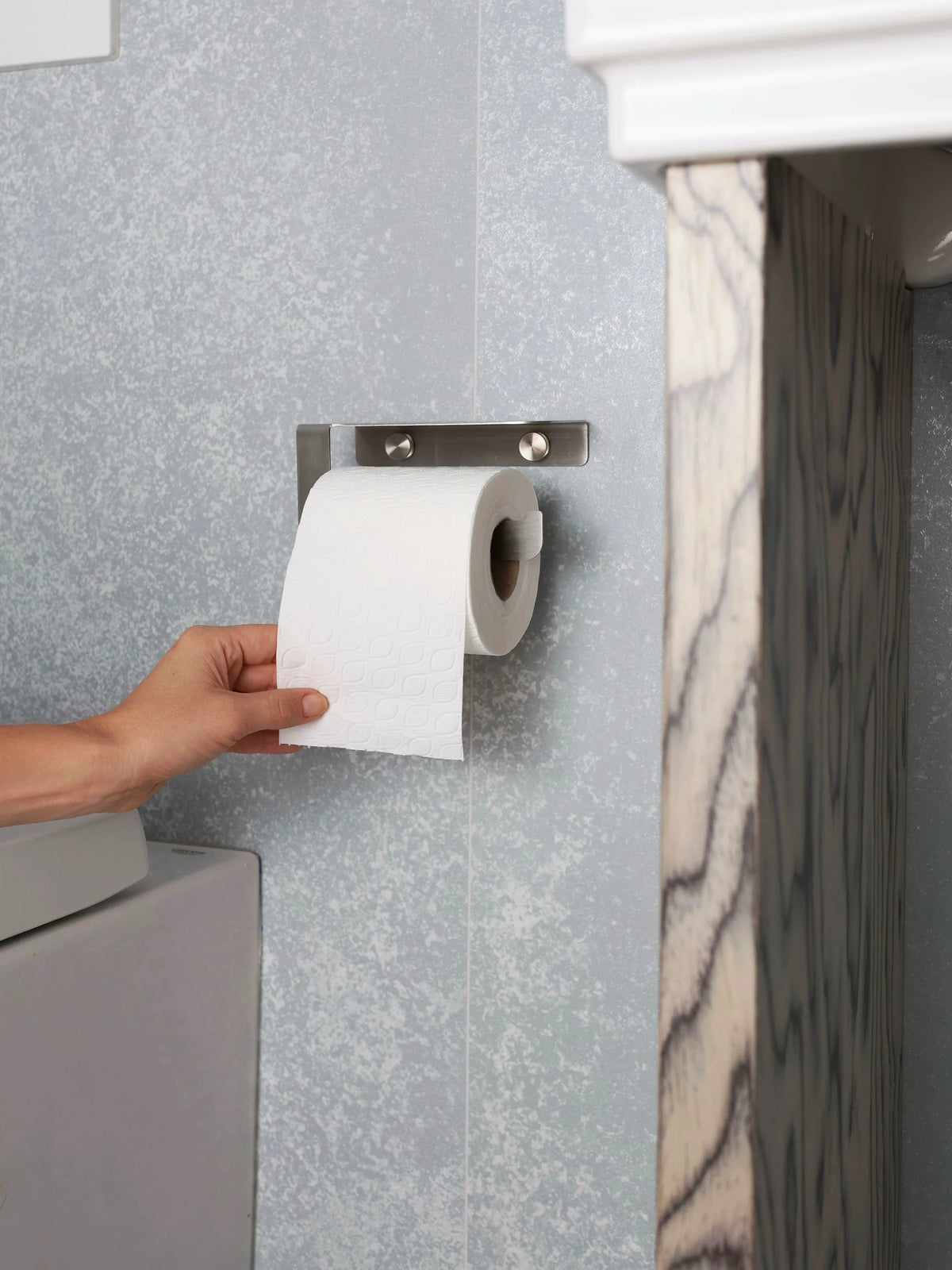 Gebürsteter Edelstahl DIARA Toilettenpapierhalter