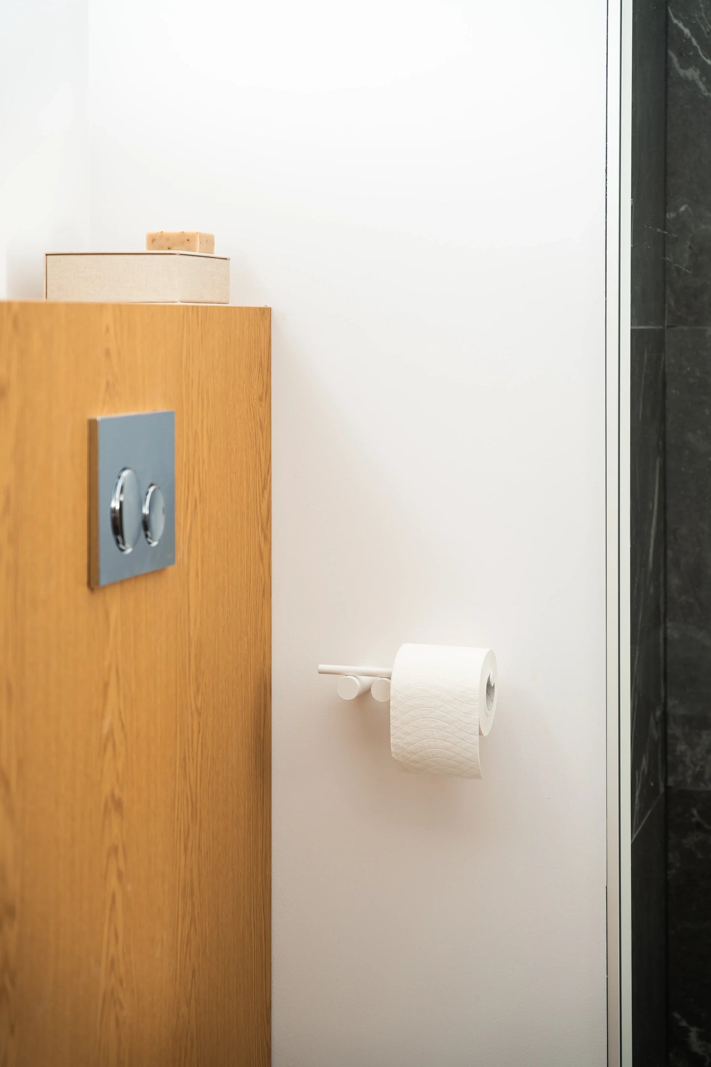 Weißer Toilettenpapierhalter SEREN