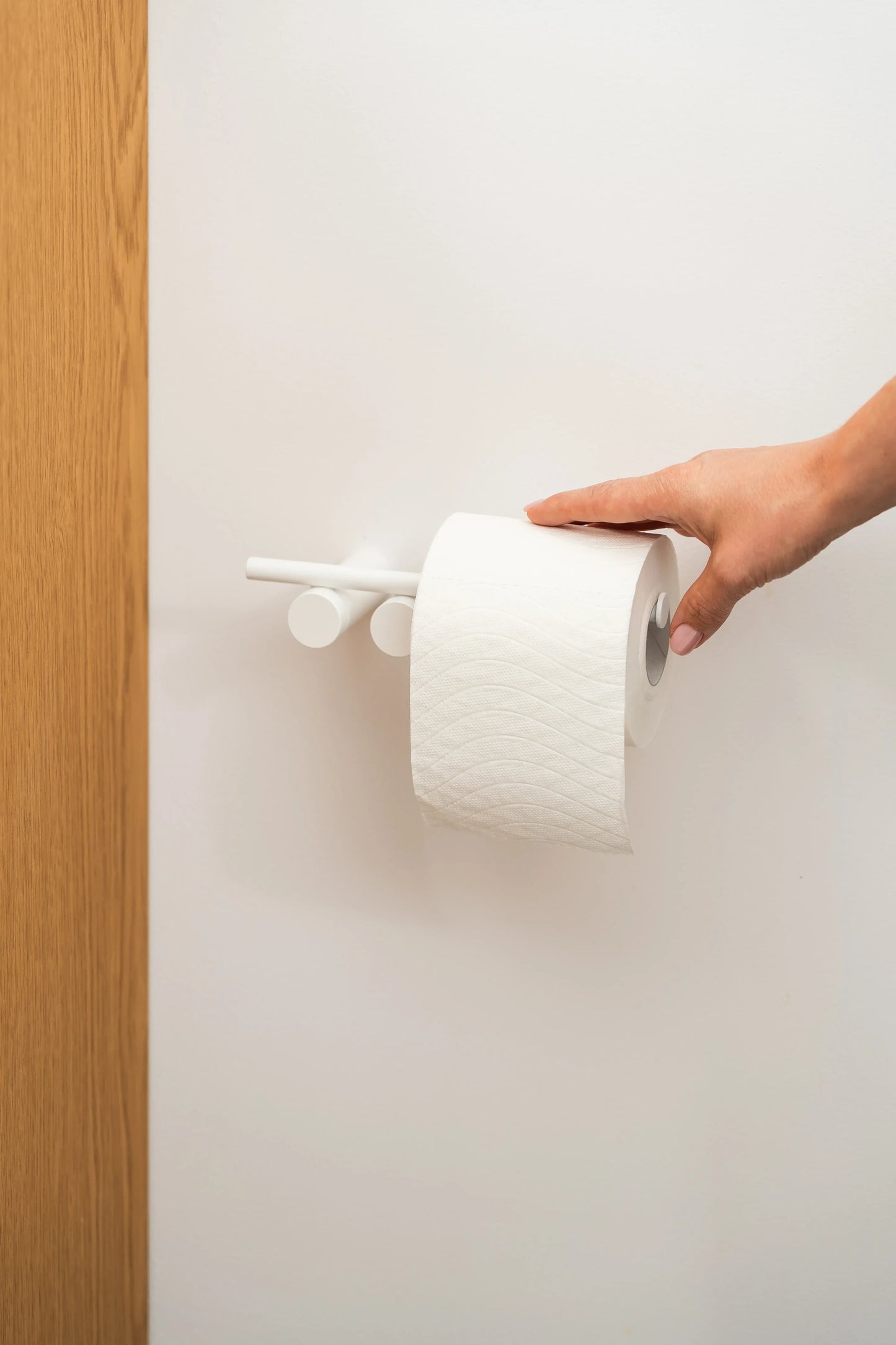 Weißer Toilettenpapierhalter SEREN