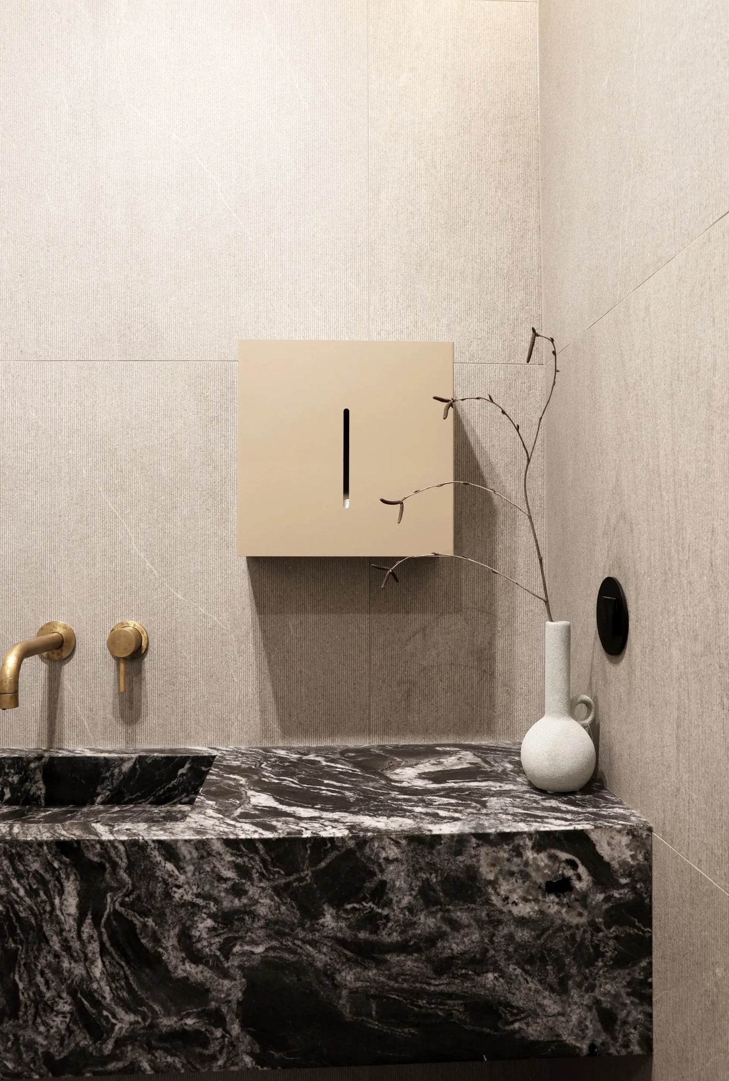 Beiger DERBO Papierhandtuchspender