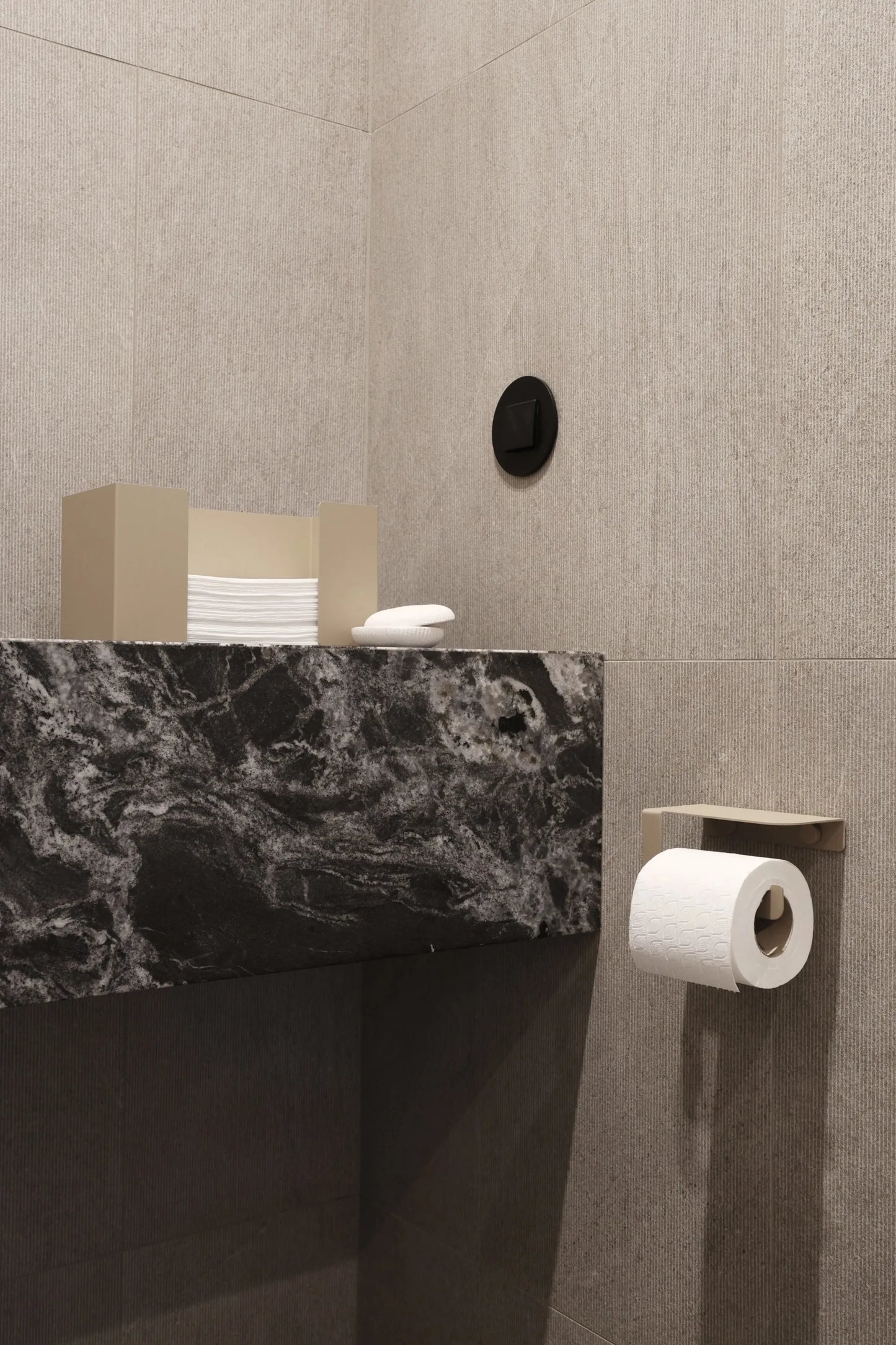 Beiger DIARA Toilettenpapierhalter