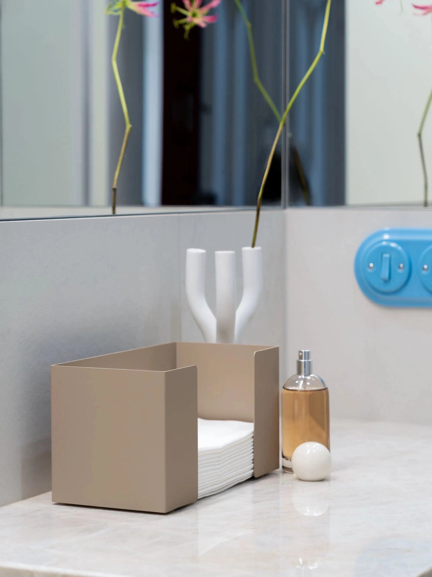 Beiger CRESTO Handtuchspender